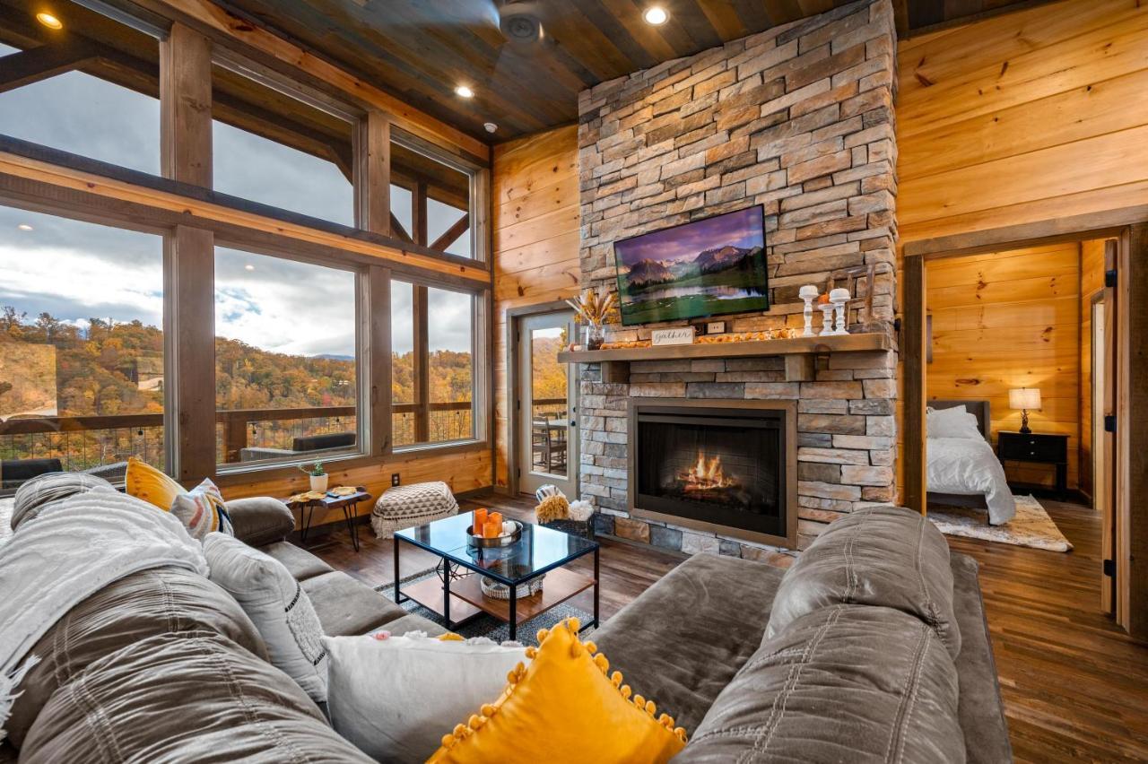 The Overlook - '21 Cabin - Gorgeous Unobstructed Views - Fire Pit Table - Gamerm - Hottub - Xbox - Lots Of Bears 蓋特林堡 外观 照片
