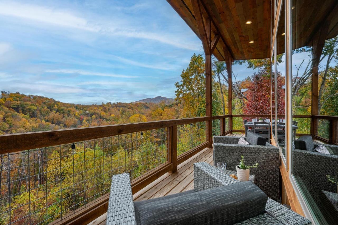 The Overlook - '21 Cabin - Gorgeous Unobstructed Views - Fire Pit Table - Gamerm - Hottub - Xbox - Lots Of Bears 蓋特林堡 外观 照片